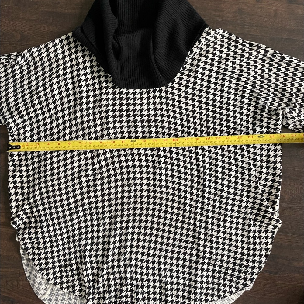 Oversized Houndstooth Sweater United States Sweaters, Large - Picture 2 of 6